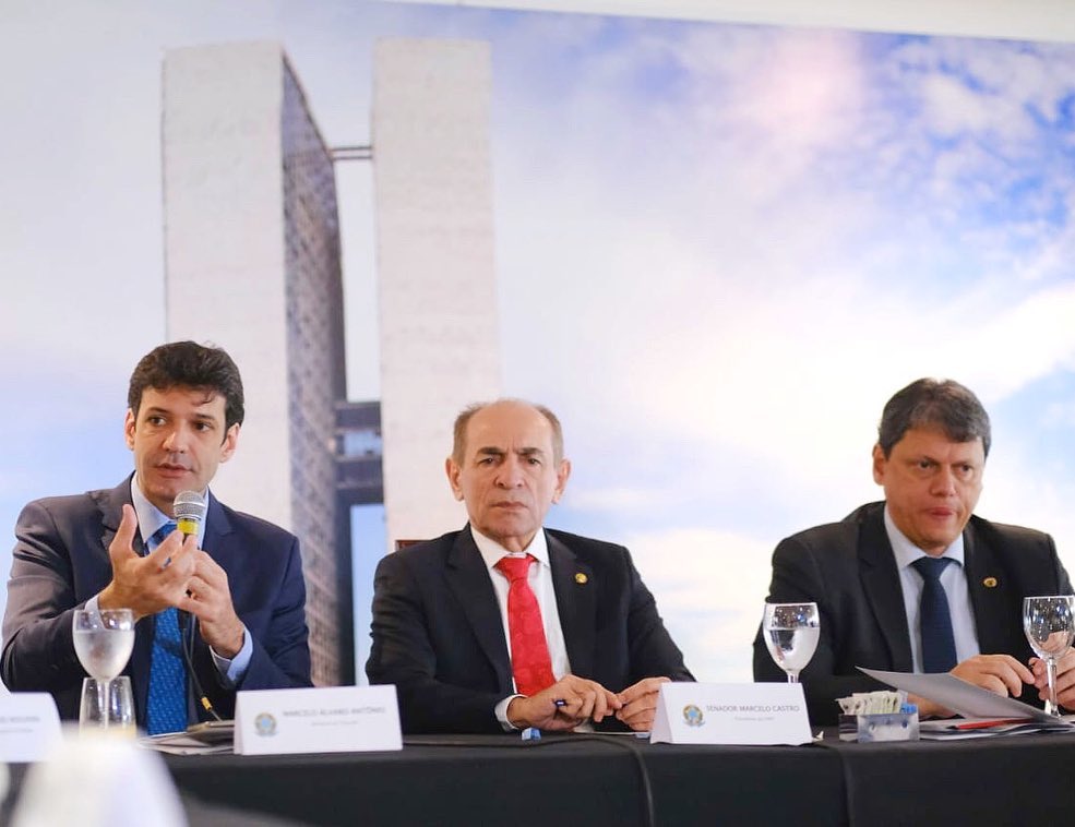 Ministro do Turismo Marcelo Álvaro (à esquerda) e o senador piauiense Marcelo Castro (ao meio)
